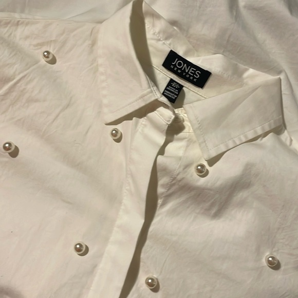 Jones of Newyork pearl embellishment button down top - Picture 4 of 5